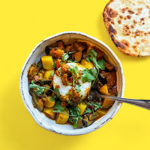 Lade das Bild in den Galerie-Viewer, Tiger Curry - Kartoffel-Auberginen Curry mit Reis und Naan (2 Portionen)
